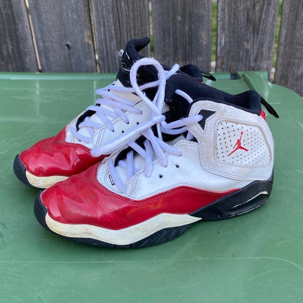 Jordan Max Aura Kids‎ Red White Black Basketball Shoes CK1426-106 Size 1Y